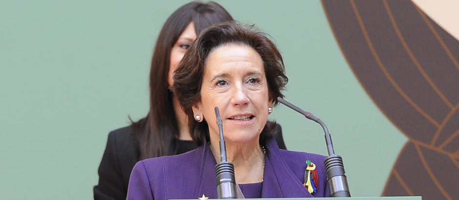 Ayuso, tras la muerte de Victoria Prego «Se nos va parte de un