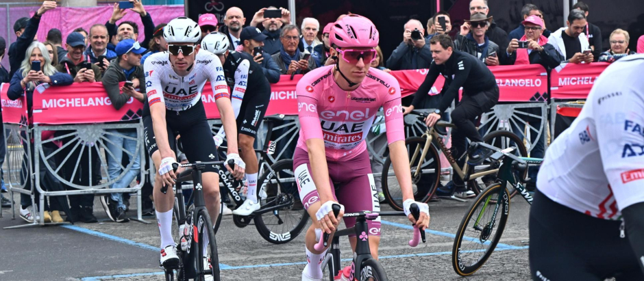 Pogacar durante la tercera etapa del Giro