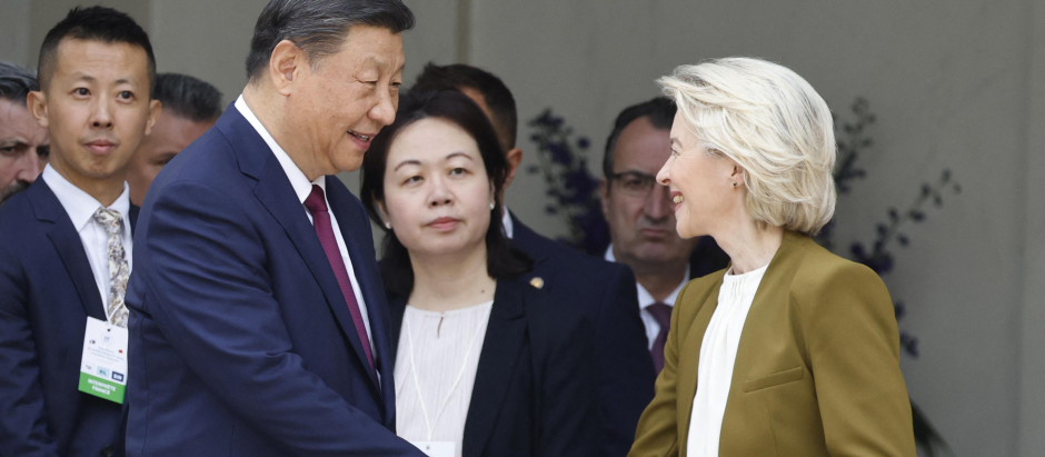 Ursula von der Leyen y el presidente chino Xi Jinping en Paris