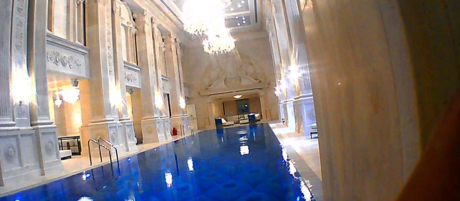Piscina climatizada en el interior del palacio de Putin en el mar Negro