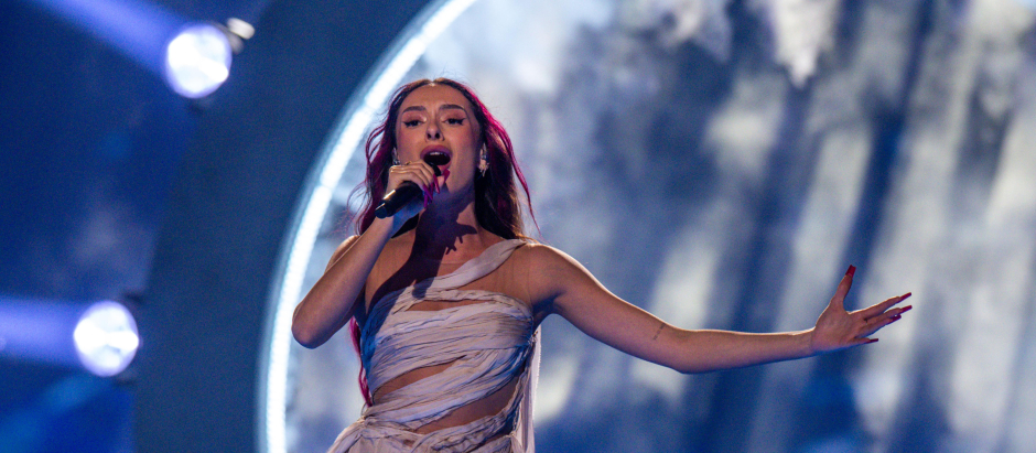 Eden Golan, representante de Israel en Eurovisión 2024, cantando Hurricane