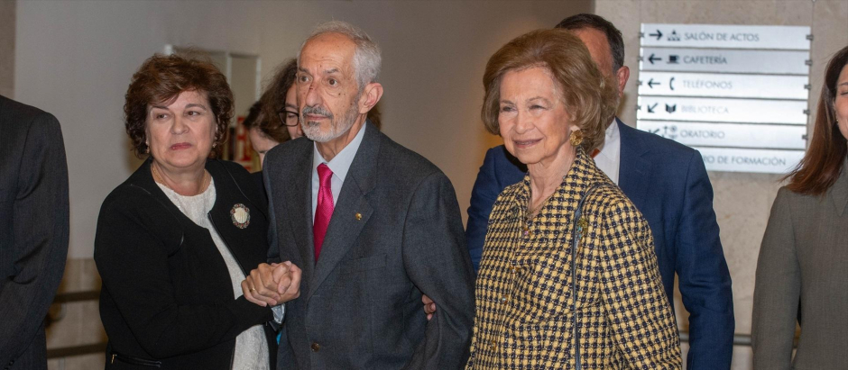 La Reina Sofía con Manuel Barrós y su esposa, Ymelda, el pasado diciembre