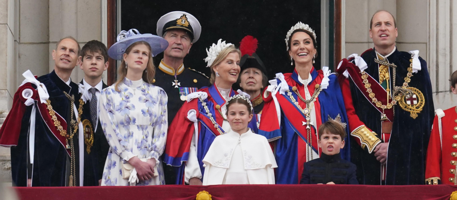 Prince Edward , Lady Louise Windsor, Sophie Duchess of Edinburgh, Tim Lawrence , Princess Charlotte, Kate Middleton, Princess of Wales, Prince Louis, Prince William of Wales on the balcony during King Charles III coronation ceremony in London, Britain May 6, 2023.