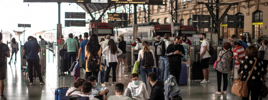 La segunda jornada de huelga ha paralizado más del 60% de los trenes que debían circular