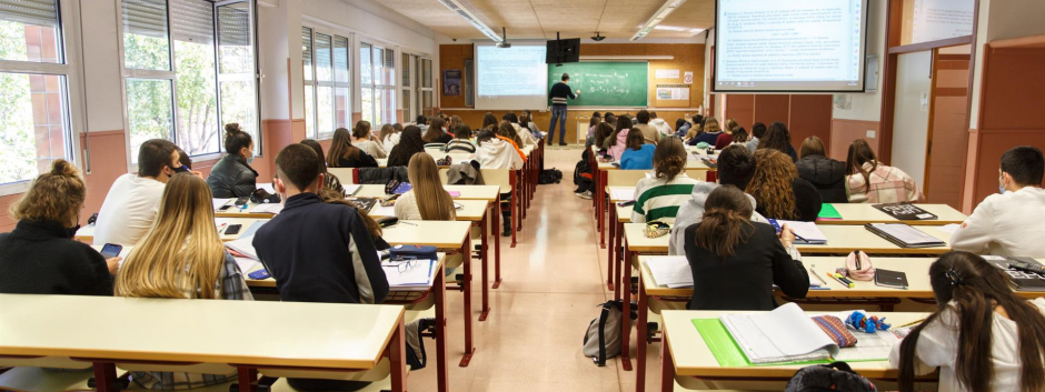 Alumnos en clase tras el inicio de las clases el curso 2021-2022