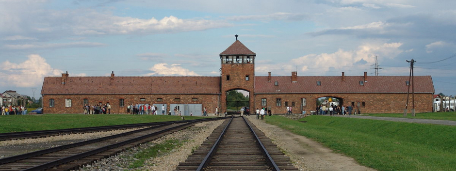 Entrada al campo de concentración Auschwitz-Birkenau