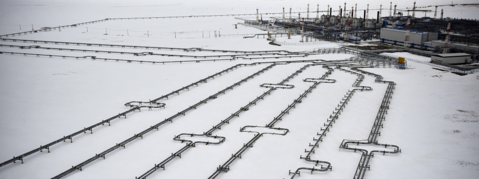 (FILES) In this file photo taken on May 21, 2019, incoming pipelines leading to the Bovanenkovo gas field on the Yamal peninsula in the Arctic Circle. - The operator of Russia's controversial Nord Stream 2 pipeline to Germany said on October 4, 2021, that it had begun filling the pipeline with gas. "The gas-in procedure for the first string of the Nord Stream 2 pipeline has started. This string will be gradually filled to build the required inventory and pressure as a prerequisite for the later technical tests," the operator said in a statement. (Photo by Alexander NEMENOV / AFP)