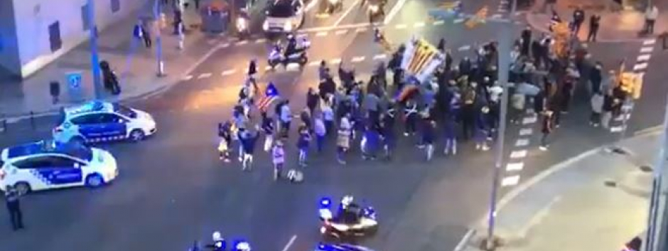 Los independentistas cortan el tráfico en Barcelona