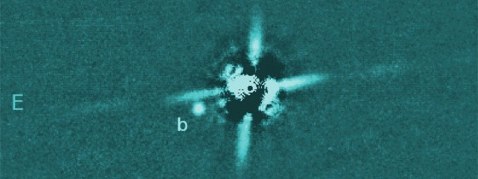 Imagen del descubrimiento del planeta, que se encuentra a unas 100 veces la distancia Tierra-Sol de su estrella madre