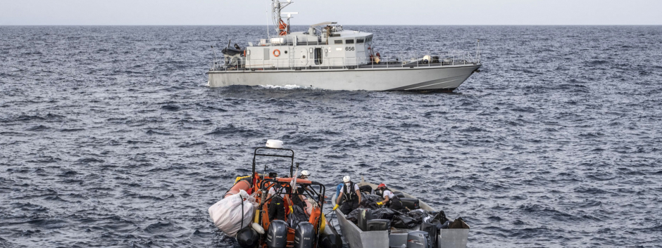 El rescate de Médicos sin Fronteras al barco de migrantes