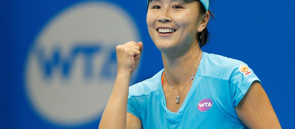 La tenista china ha reaparecido en una breves imágenes grabadas en vídeo en un restaurante