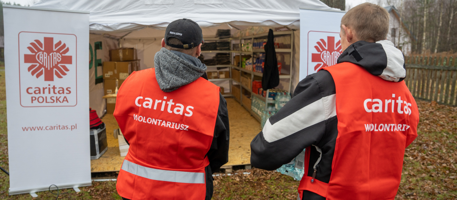 Cáritas Polska está atendiendo las necesidades de las personas que llegan a la frontera