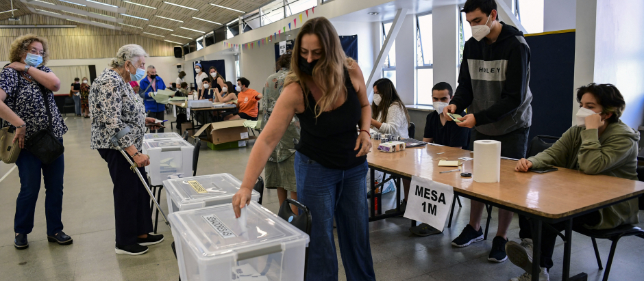 Votantes en Santiago durante las elecciones presidenciales