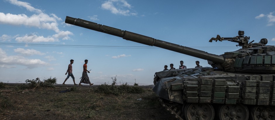 Un tanque perteneciente a las fuerzas disidentes, en Tigré, Etiopía