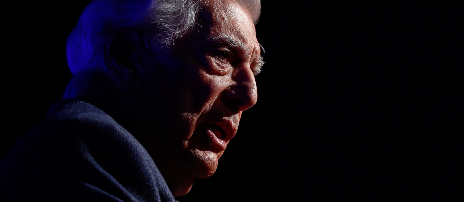 Mario Vargas Llosa durante la presentación de su libro 'Tiempos Recios' en Madrid