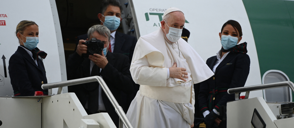 El Papa Francisco esta mañana desde el aeropuerto de Roma Fumicino rumbo a la isla de Chipre