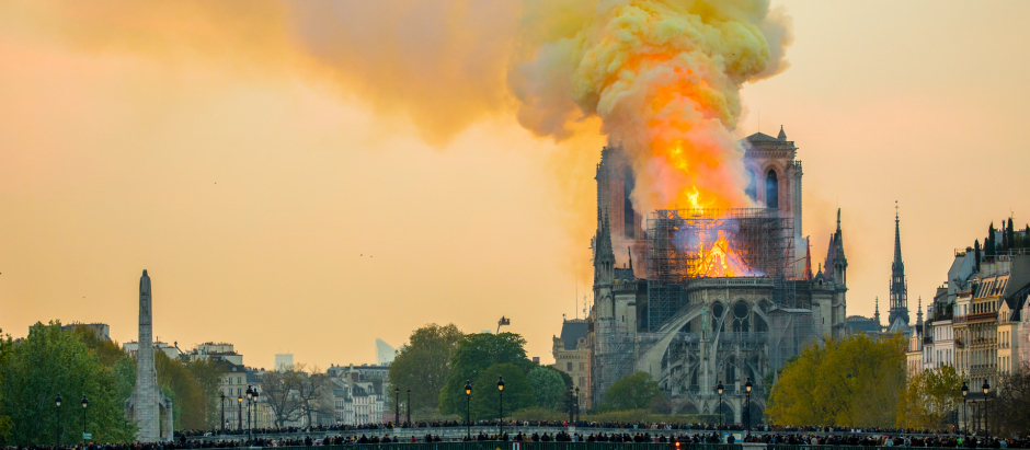 Imagen del incendio en Notre Dame el 15 de abril de 2019