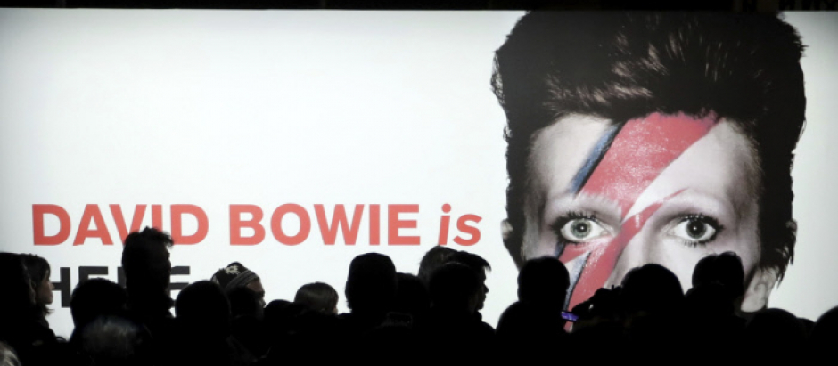 Cartel de la exposición retrospectiva de David Bowie en Tokio en 2017