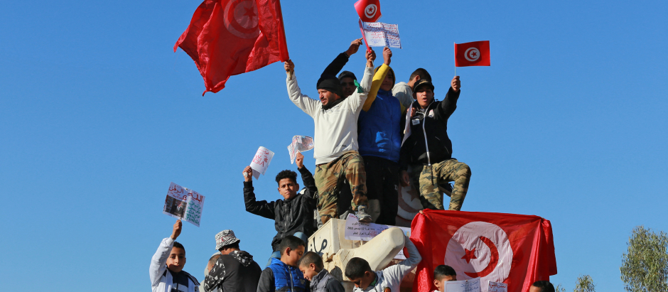 Tunecinos celebran el aniversario de la revolución que derrocó a Ben Ali