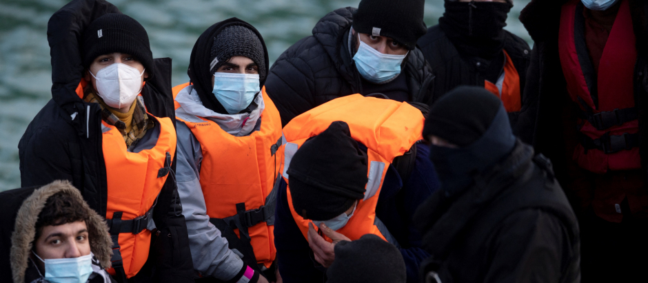 Migrantes cruzando el Canal de la Mancha el pasado día 21
