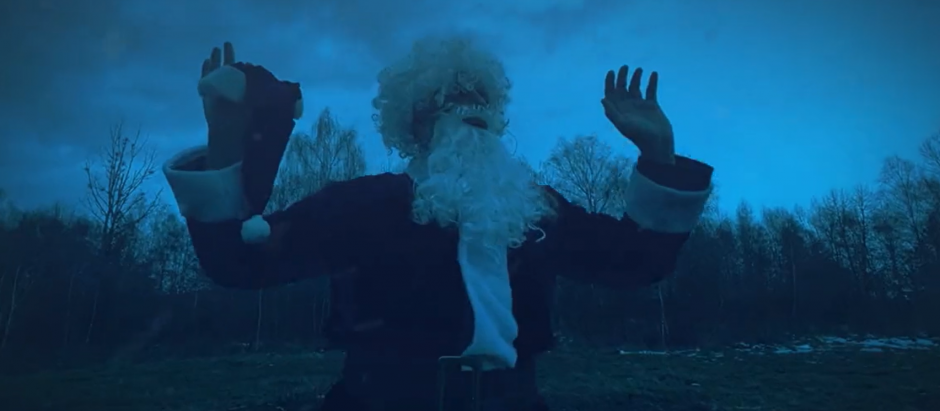 Un momento del vídeo en el que el Ejército checo simula derribar a Papá Noel
