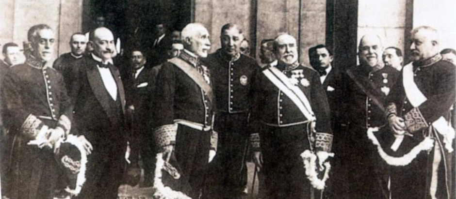 El presidente Maura con el resto de los miembros del Gobierno en 1921