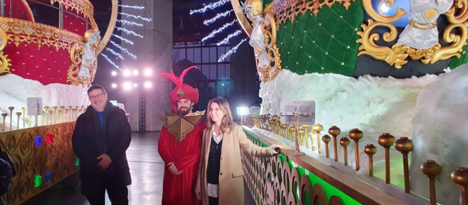 La delegada de Cultura, Turismo y Deportes de Madrid, Andrea Levy, visita las carrozas de la Cabalgata de Reyes