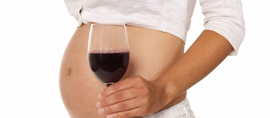 El consumo alcohol durante el embarazado aumenta el riesgo de aborto espontáneo