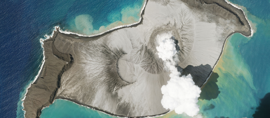 Imagen de la erupción en el volcán de Tonga