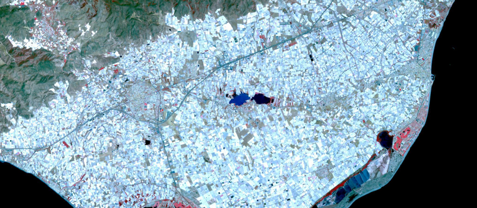 El Mar de Plástico, visto desde el espacio en mayo de 2011