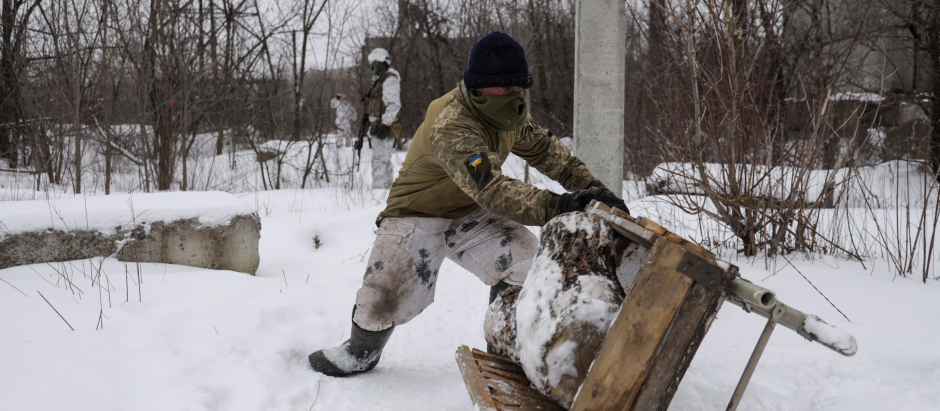 Soldado ucraniano cerca de la frontera con Rusia