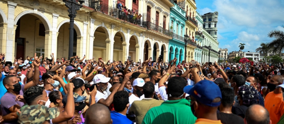 Manifestantes en Cuba salen a la calle