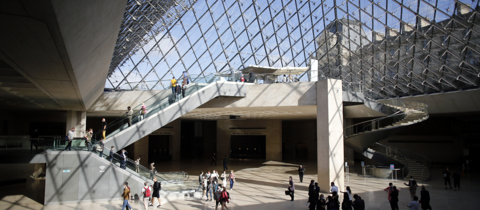 El museo Louvre de París