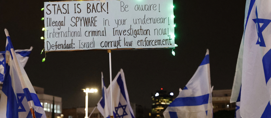 Partidarios de Benjamin Netanyahu se manifestación para exigir una investigación sobre el escándalo del software espía Pegasus