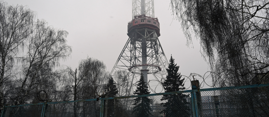 Así quedó la torre de televisión de Kiev tras el bombardeo del Ejército ruso