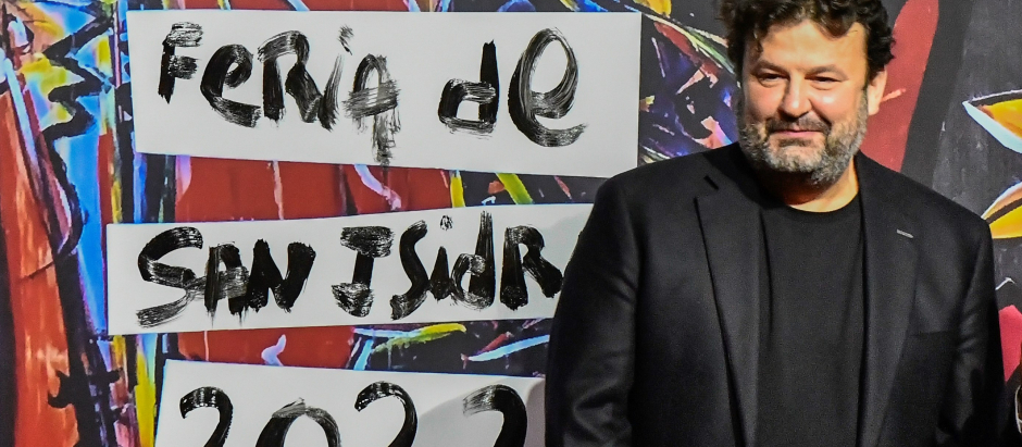 Domingo Zapata ha sido el encargado de pintar el cartel oficial de la Feria de San Isidro 2022