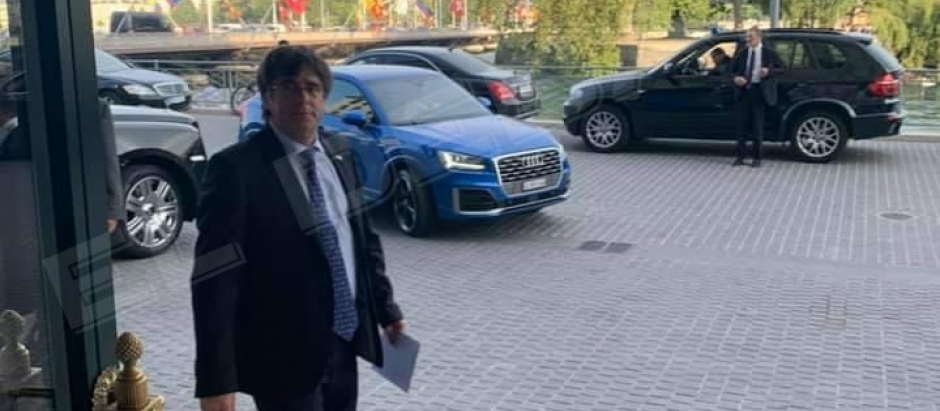 Puigdemont llega al Hotel Four Seasons del Bergues, el 27 de junio de 2019, para su reunión con el financiero de los oligarcas rusos