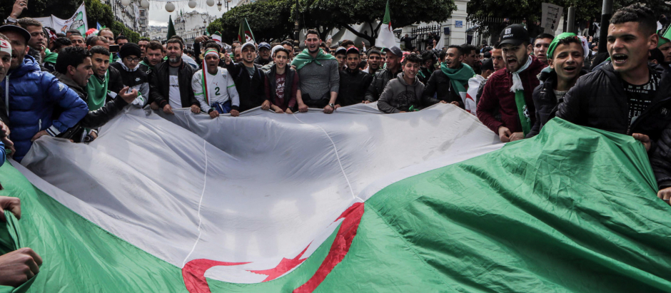 Manifestantes durante una protesta contra el expresidente, Abdelaziz Bouteflika, en marzo de 2019