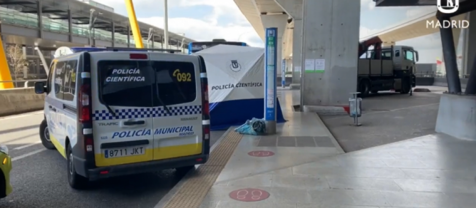 Muere un niño de tres años atropellado por un autobús de la EMT en el aeropuerto de Barajas