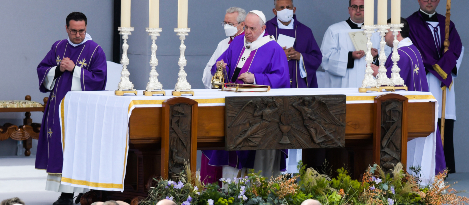El Papa Francisco celebrando la misa en Floriana.