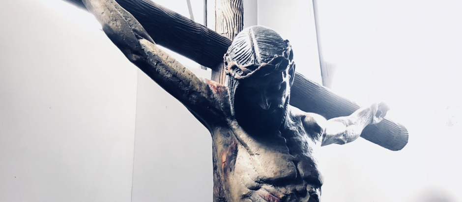 Jesús crucificado en la cruz