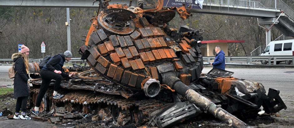 Tanque ruso destruido en Kiev Ucrania