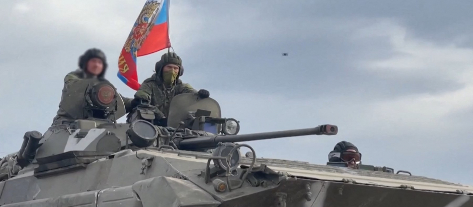 Un tanque ruso en el frente del Donbás