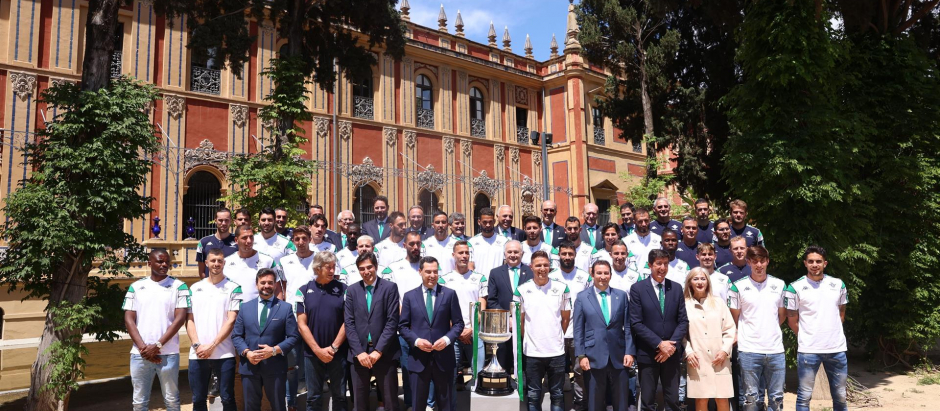 El presidente de la Junta, Juanma Moreno, recibe al Real Betis, campeón de la Copa del Rey de fútbol