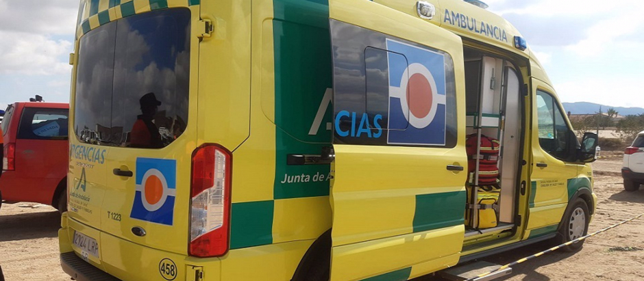 Fotografía de archivo de una ambulancia en Andalucía.