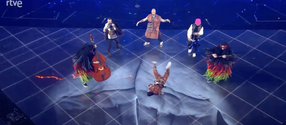 La Kalush Orchestra ucraniana triunfó en la primera semifinal de Eurovisión