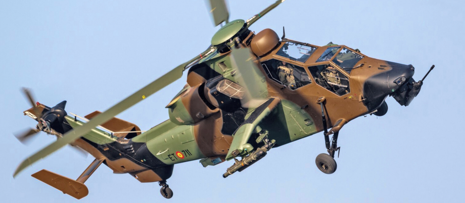 Un helicóptero Tigre, en pleno vuelo
