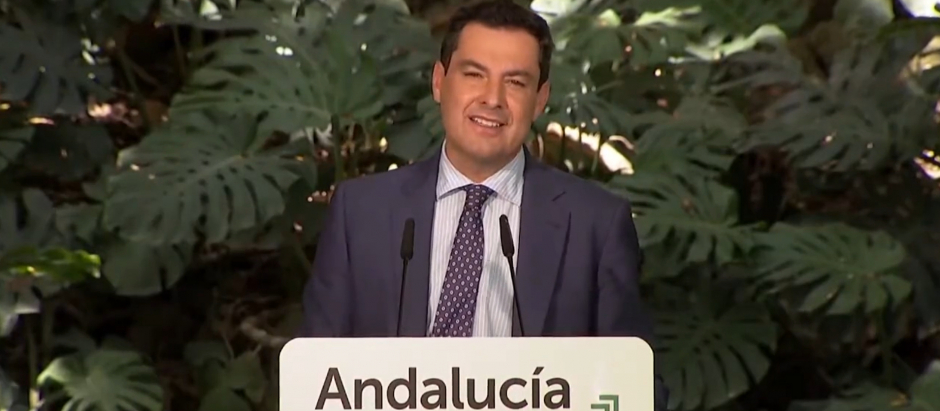 Juanma Moreno durante el balance de Legislatura del PP andaluz