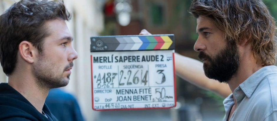 Carlos Cueva y Jordi Coll, en el rodaje de la segunda temporada de 'Merlí Sapere Aude'