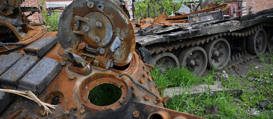 Un tanque destruido cerca de Járkov